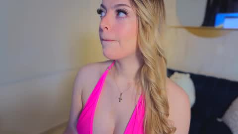 fresita_pink_ online show from 11/21/25, 01:26