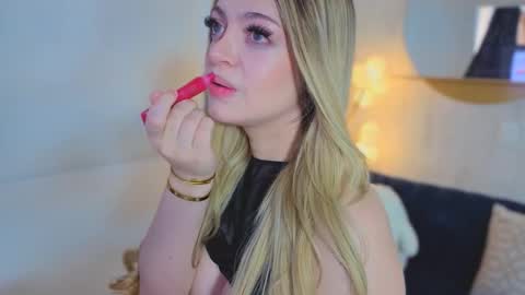 fresita_pink_ online show from 03/18/26, 09:40