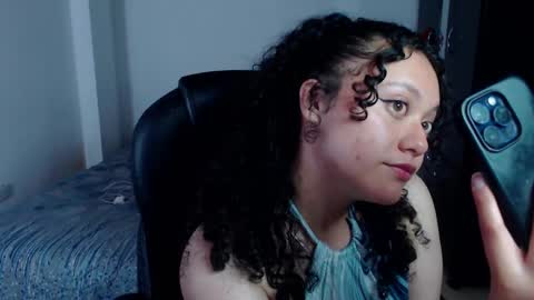 Snapshot of freud_x_louise1 chatting on 12/06/24, 05:20 Louise  online show from 12/06/24, 05:20