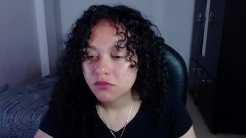 Snapshot of freud_x_louise1 chatting on 12/23/24, 03:29 Louise  online show from 12/23/24, 03:29