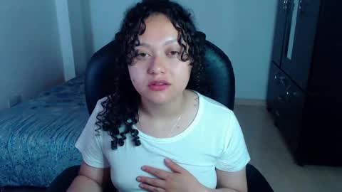 Snapshot of freud_x_louise1 chatting on 12/30/24, 06:09 Louise  online show from 12/30/24, 06:09