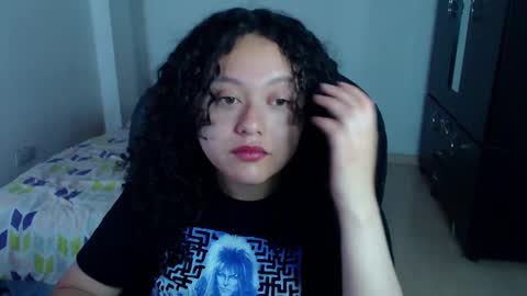 Snapshot of freud_x_louise1 chatting on 01/09/25, 09:27 Louise  online show from 01/09/25, 09:27