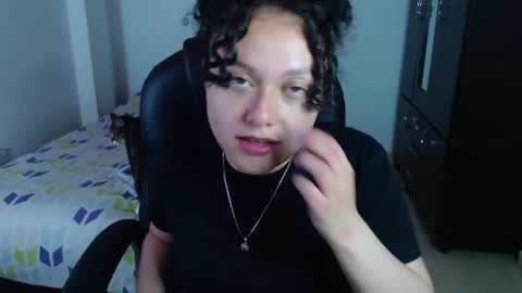 Snapshot of freud_x_louise1 chatting on 01/15/25, 10:06 Louise  online show from 01/15/25, 10:06