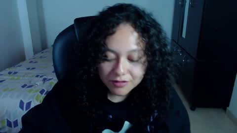 Snapshot of freud_x_louise1 chatting on 02/23/25, 07:11 Louise  online show from 02/23/25, 07:11