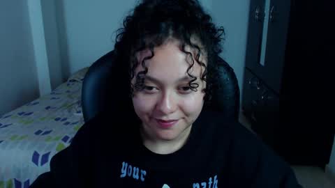 Snapshot of freud_x_louise1 chatting on 02/24/25, 02:08 Louise  online show from 02/24/25, 02:08