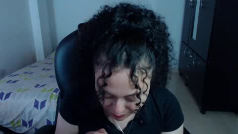 Snapshot of freud_x_louise1 chatting on 02/27/25, 05:02 Louise  online show from 02/27/25, 05:02