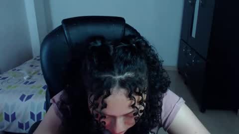 Snapshot of freud_x_louise1 chatting on 02/28/25, 05:15 Louise  online show from 02/28/25, 05:15