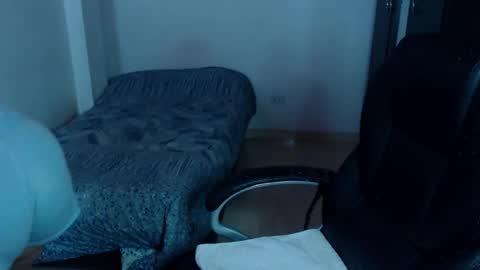 Snapshot of freud_x_louise1 chatting on 09/15/25, 12:10 Louise  online show from 09/15/25, 12:10