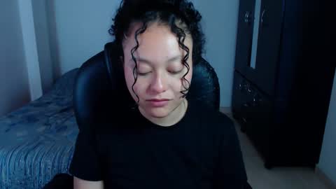 Snapshot of freud_x_louise1 chatting on 10/10/25, 11:53 Louise  online show from 10/10/25, 11:53