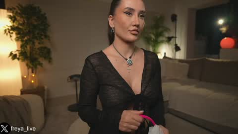 Snapshot of freya_ chatting on 02/02/26, 12:37 Freya online show from 02/02/26, 12:37