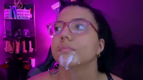 Snapshot of freya_aspen chatting on 12/29/24, 02:27 online show from 12/29/24, 02:27