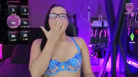 Snapshot of freya_aspen chatting on 02/11/25, 11:12 online show from 02/11/25, 11:12