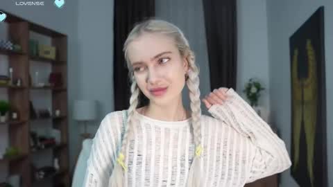 Freya online show from 03/19/26, 07:40