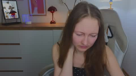 Snapshot of freya_nilsson chatting on 12/17/24, 04:00 Freya online show from 12/17/24, 04:00