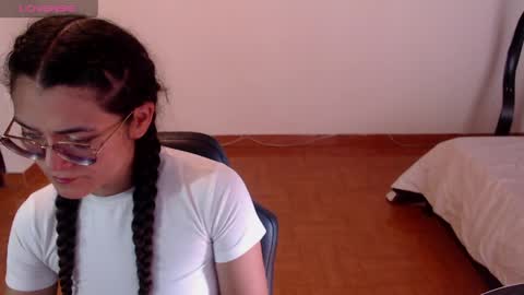 Snapshot of freyarouge chatting on 04/20/26, 03:37 freyarouge online show from 04/20/26, 03:37
