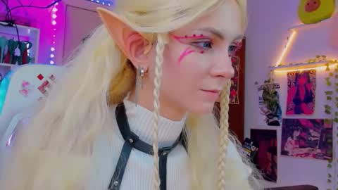 Snapshot of frida_fortune chatting on 11/07/25, 01:55 Frida A boost to fortune for the one who gives a thumbs up and a bonus lucky for those who support me by joining the fanclub online show from 11/07/25, 01:55