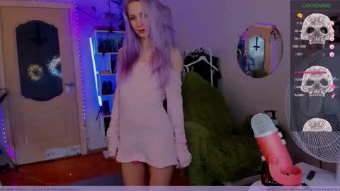 Snapshot of frida_fortune chatting on 11/10/25, 09:25 Frida A boost to fortune for the one who gives a thumbs up and a bonus lucky for those who support me by joining the fanclub online show from 11/10/25, 09:25