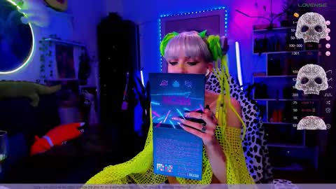 Snapshot of frida_fortune chatting on 11/12/25, 10:09 Frida A boost to fortune for the one who gives a thumbs up and a bonus lucky for those who support me by joining the fanclub online show from 11/12/25, 10:09