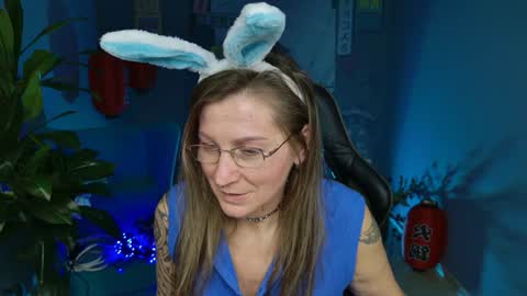 Snapshot of fridatander chatting on 12/31/24, 01:08 Frida Tander online show from 12/31/24, 01:08