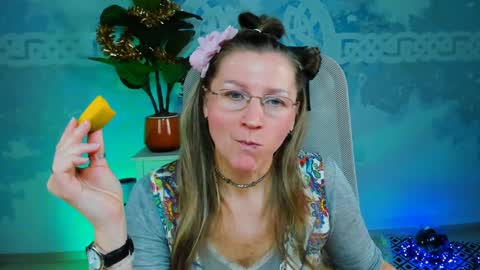 Snapshot of fridatander chatting on 01/03/25, 09:15 Frida Tander online show from 01/03/25, 09:15