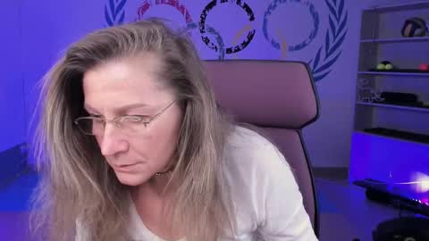 Snapshot of fridatander chatting on 02/10/25, 09:04 Frida Tander online show from 02/10/25, 09:04