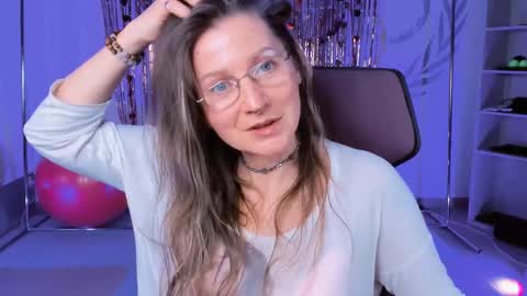 Snapshot of fridatander chatting on 02/17/25, 12:05 Frida Tander online show from 02/17/25, 12:05