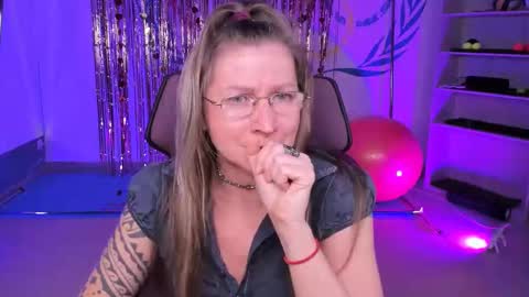 Snapshot of fridatander chatting on 02/20/25, 03:30 Frida Tander online show from 02/20/25, 03:30