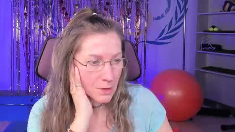 Snapshot of fridatander chatting on 02/24/25, 09:10 Frida Tander online show from 02/24/25, 09:10