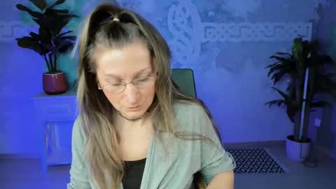 Snapshot of fridatander chatting on 03/02/25, 01:49 Frida Tander online show from 03/02/25, 01:49