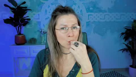 Snapshot of fridatander chatting on 03/06/25, 04:07 Frida Tander online show from 03/06/25, 04:07