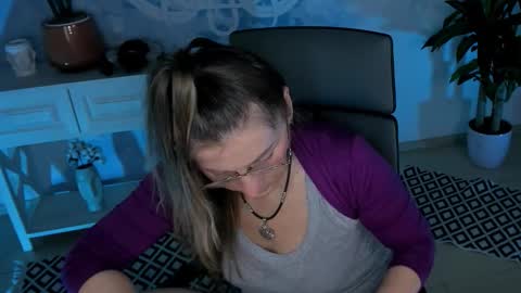 Frida Tander online show from 11/27/25, 05:09