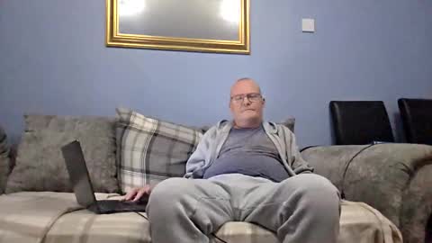 Snapshot of friendlydave528793 chatting on 12/15/25, 07:07 friendlydave528793 online show from 12/15/25, 07:07