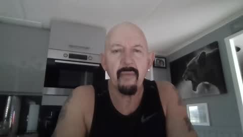 Snapshot of friskyneedsum chatting on 02/26/25, 09:42 bob online show from 02/26/25, 09:42