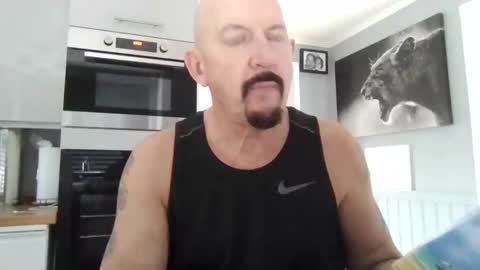 Snapshot of friskyneedsum chatting on 02/26/25, 12:47 bob online show from 02/26/25, 12:47