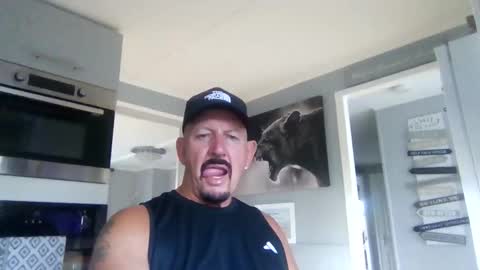 Snapshot of friskyneedsum chatting on 09/11/25, 04:18 bob online show from 09/11/25, 04:18