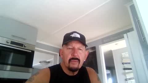 Snapshot of friskyneedsum chatting on 09/24/25, 10:29 bob online show from 09/24/25, 10:29