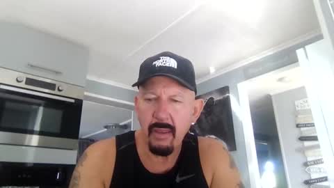 Snapshot of friskyneedsum chatting on 09/29/25, 09:25 bob online show from 09/29/25, 09:25