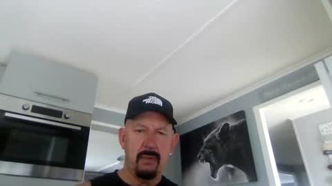 Snapshot of friskyneedsum chatting on 10/01/25, 10:10 bob online show from 10/01/25, 10:10