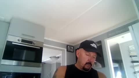 Snapshot of friskyneedsum chatting on 10/09/25, 02:37 bob online show from 10/09/25, 02:37