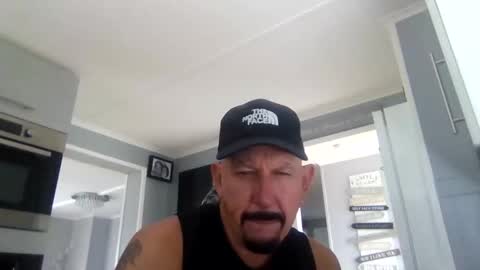 Snapshot of friskyneedsum chatting on 10/20/25, 10:27 bob online show from 10/20/25, 10:27