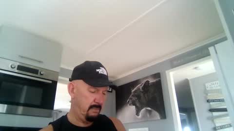 Snapshot of friskyneedsum chatting on 10/22/25, 12:27 bob online show from 10/22/25, 12:27