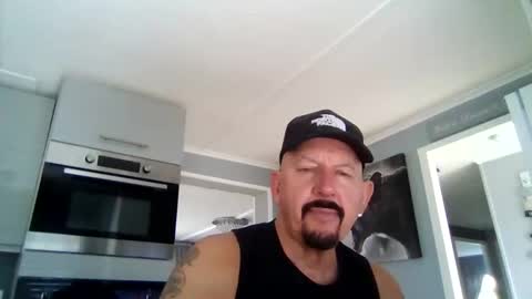 Snapshot of friskyneedsum chatting on 10/29/25, 10:28 bob online show from 10/29/25, 10:28