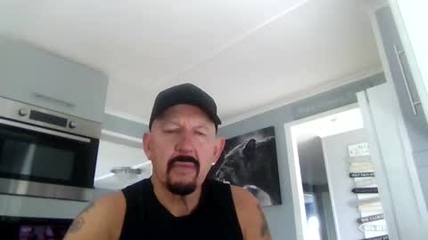 Snapshot of friskyneedsum chatting on 11/05/25, 10:15 bob online show from 11/05/25, 10:15