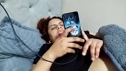 Snapshot of frizzy_girl chatting on 11/10/25, 03:05 Frizzy girl online show from 11/10/25, 03:05