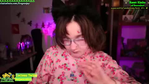 Snapshot of frogessjay chatting on 12/02/25, 07:09 Jaywise Frogfoot online show from 12/02/25, 07:09