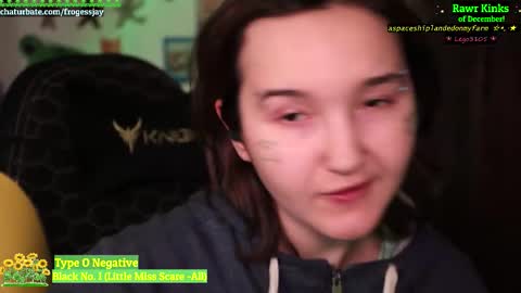 Snapshot of frogessjay chatting on 12/13/25, 10:48 Jaywise Frogfoot online show from 12/13/25, 10:48