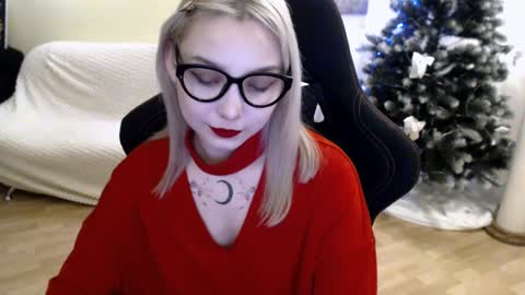 Snapshot of fromsun_forsoul chatting on 01/13/25, 05:12 Lilith online show from 01/13/25, 05:12