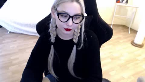 Snapshot of fromsun_forsoul chatting on 02/18/25, 06:59 Lilith online show from 02/18/25, 06:59