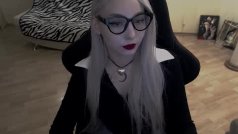 Snapshot of fromsun_forsoul chatting on 10/10/25, 08:08 Lilith online show from 10/10/25, 08:08