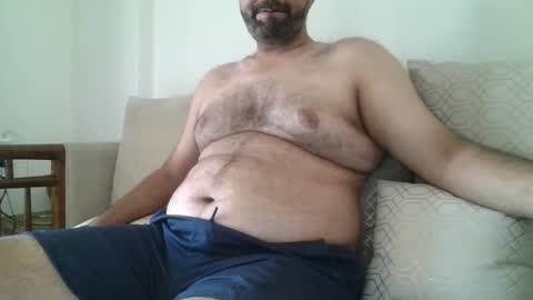 Snapshot of fruti_loops chatting on 01/30/25, 06:03 fruti loops  Bull online show from 01/30/25, 06:03